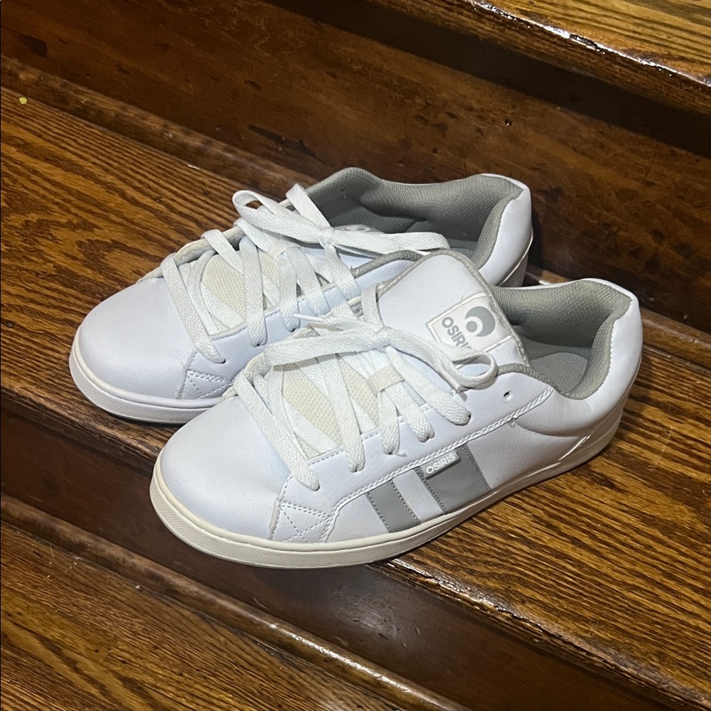 Osiris White Sneakers with Light Gray Stripes